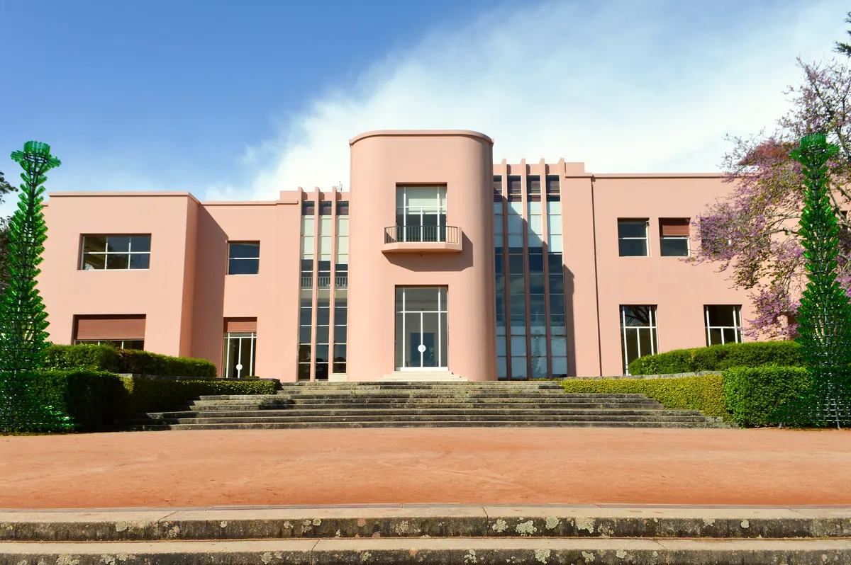 The pink Art Deco Casa de Serralves and its formal garden